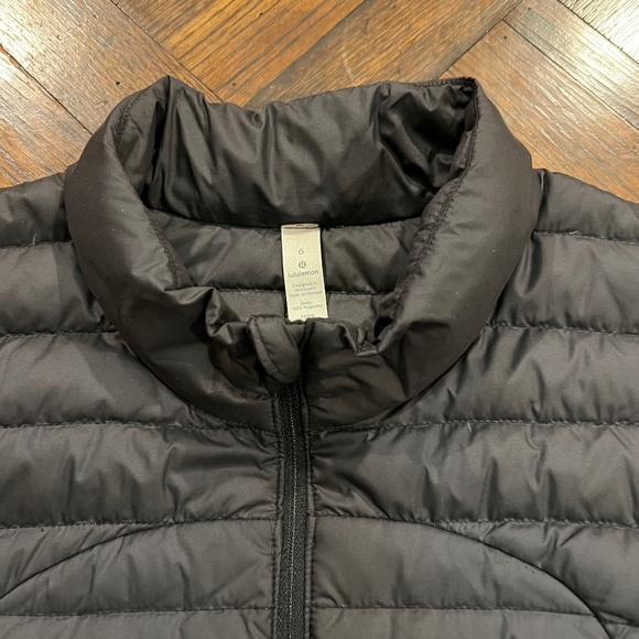 Lululemon Women's Black Down Vest Size 6 - Picture 4 of 9